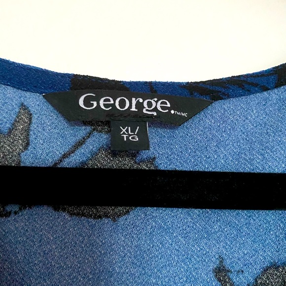 Beautiful faux wrap dress - Picture 3 of 3